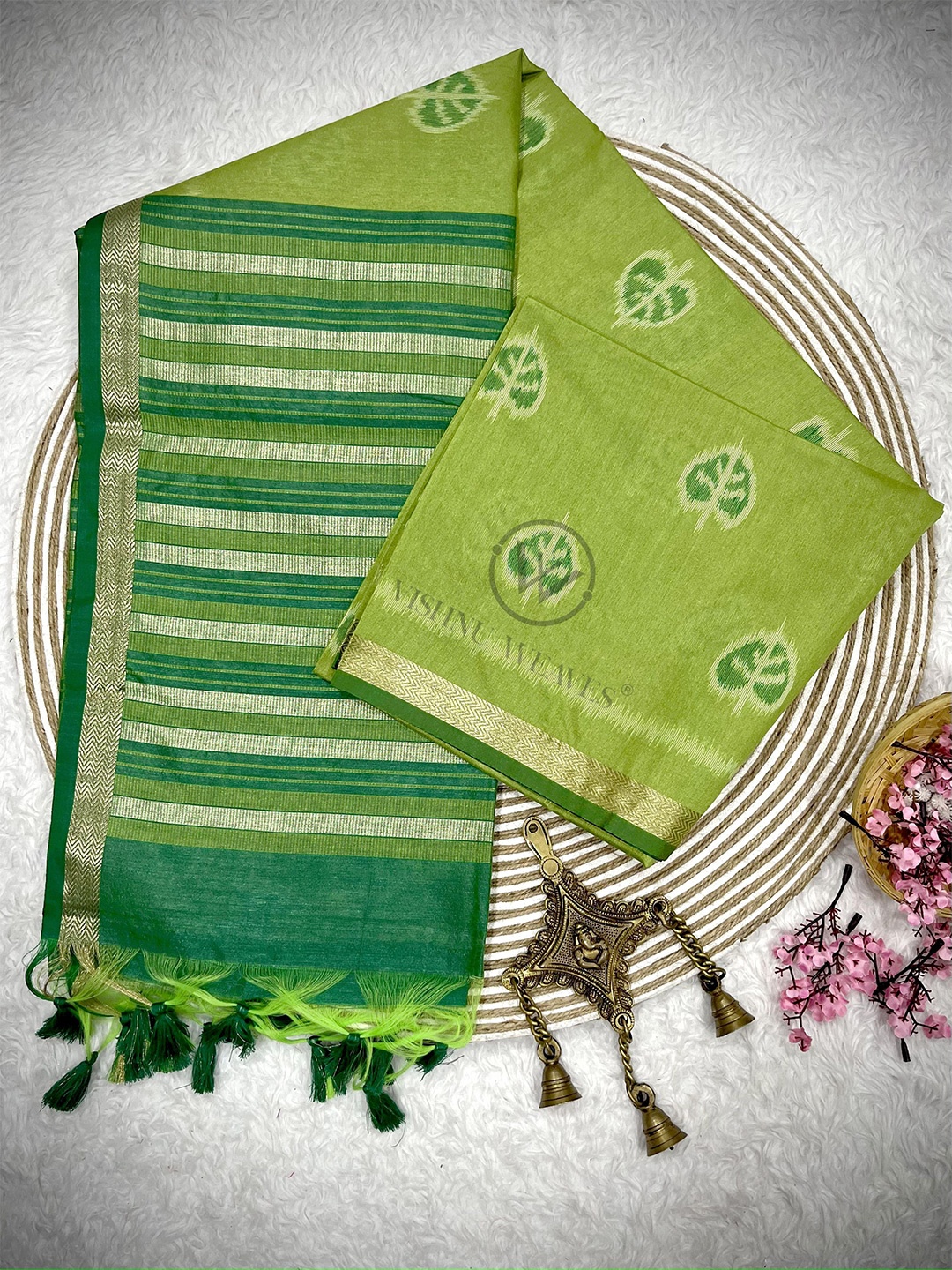 

VISHNU WEAVES Woven Design Zari Pure Silk Ikat Saree, Green