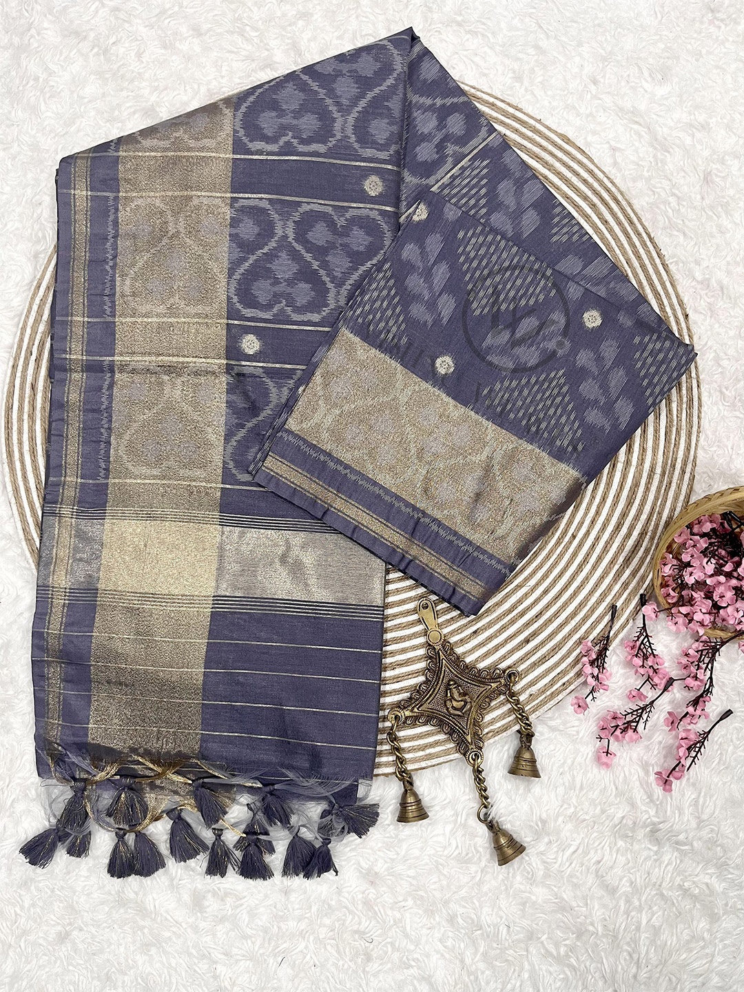 

VISHNU WEAVES Ethnic Motifs Zari Premium Raw Silk Saree, Blue