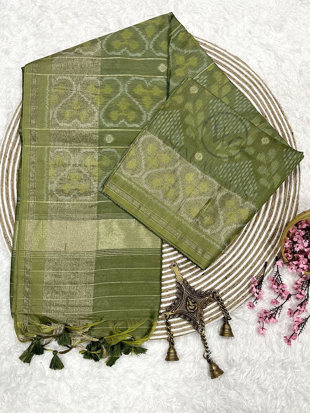 

VISHNU WEAVES Premium Raw Silk Saree, Olive