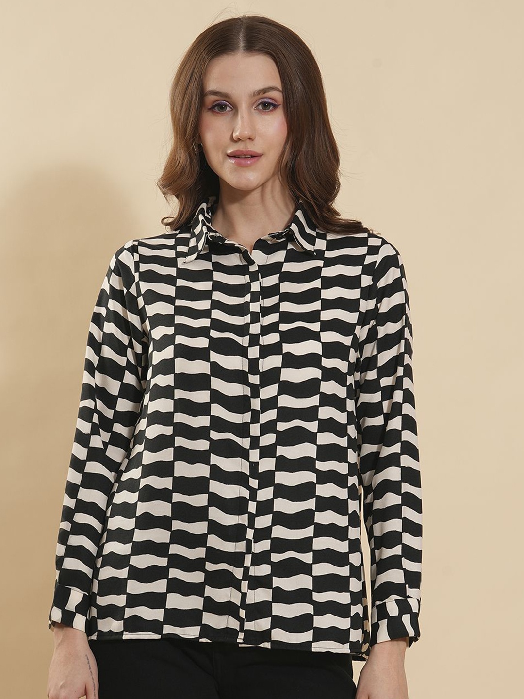 

Murcia Women Spread Collar Abstract Printed Relaxed Fit Formal Shirt, Black
