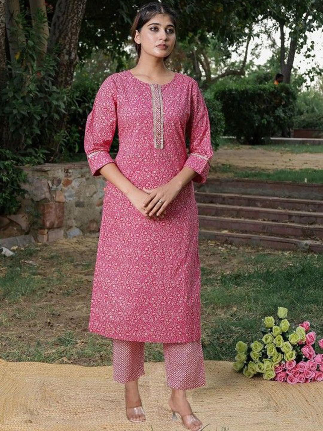 

Chandbaali Round Neck Floral Printed Straight Kurta with Trousers, Pink