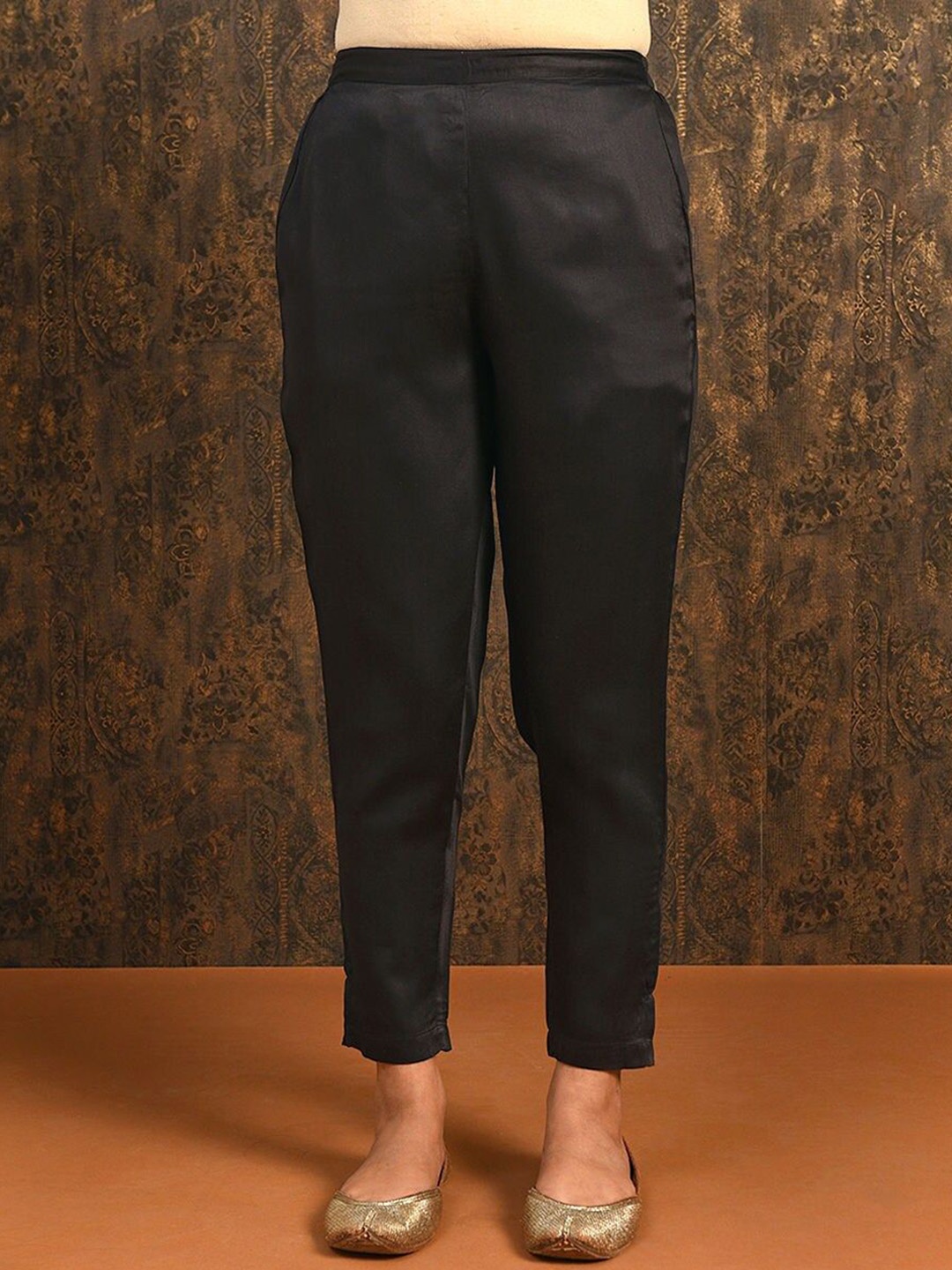 

JAYPORE Women Relaxed Mid-Rise Regular Fit Trousers, Black