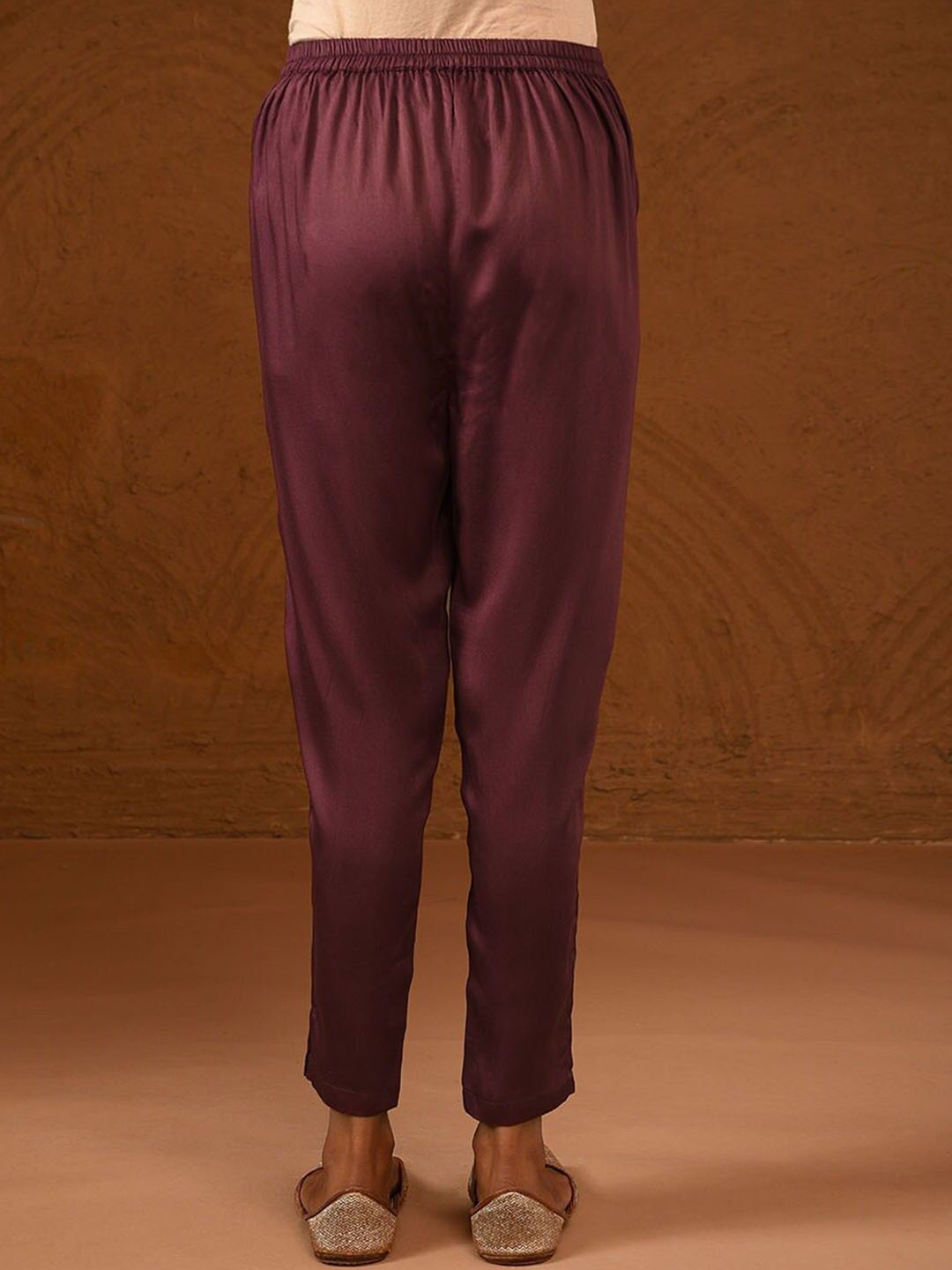 

JAYPORE Women Relaxed Mid-Rise Cropped Flat-Front Trousers, Maroon