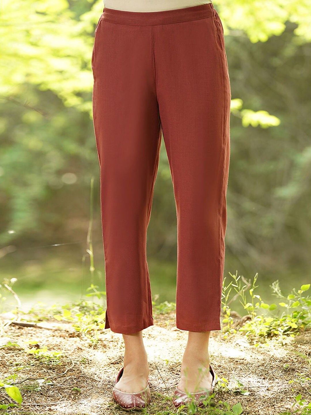 

JAYPORE Women Relaxed Fit Mid-Rise Cropped Cotton Trousers, Maroon