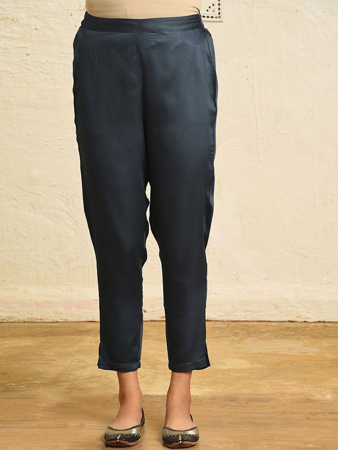 

JAYPORE Women Relaxed Mid-Rise Flat-Front Cropped Trousers, Blue