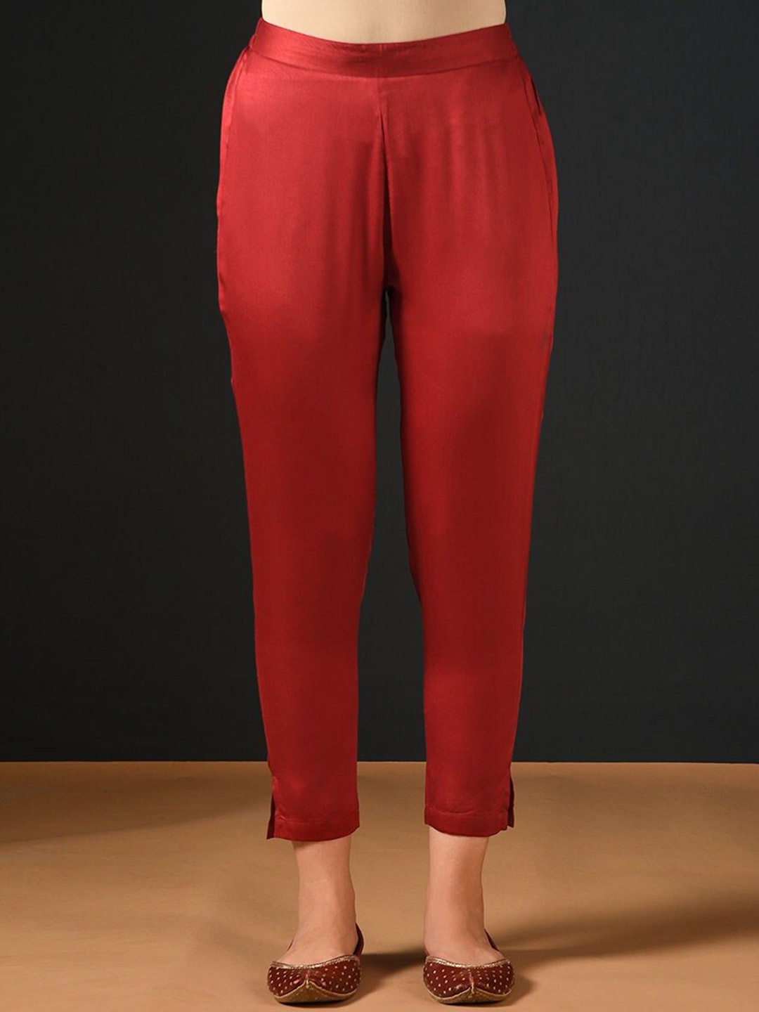 

JAYPORE Women Relaxed Mid-Rise Trousers, Red