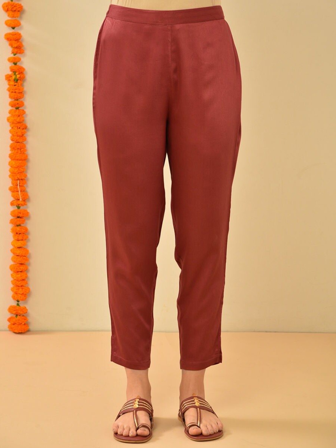 

JAYPORE Women Mid-Rise Trousers, Red