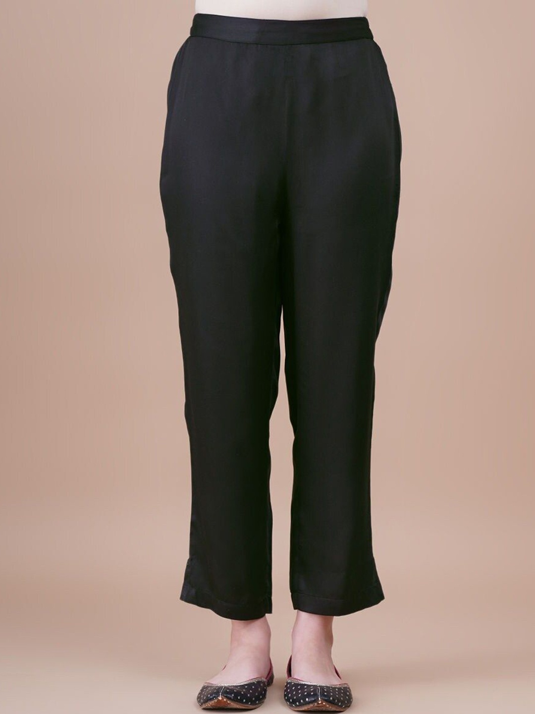 

JAYPORE Women Relaxed Mid-Rise Regular Trousers, Black
