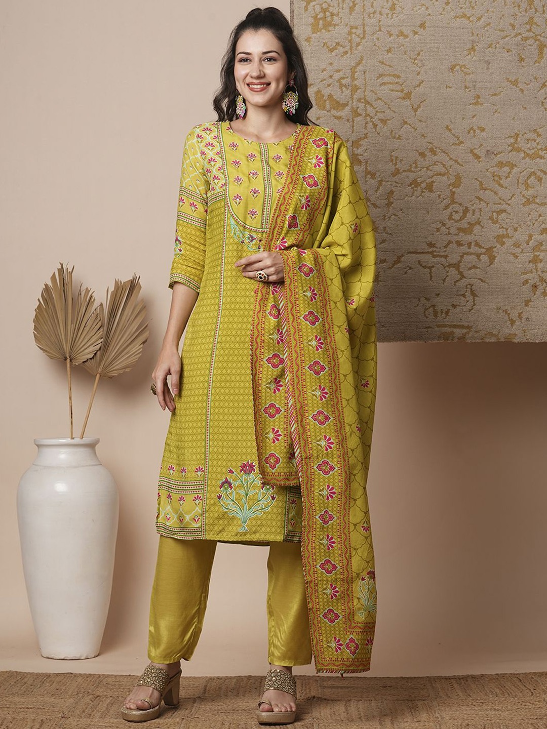 

FASHOR Ethnic Motifs Printed Sequinned Straight Kurta With Trousers & Dupatta, Lime green