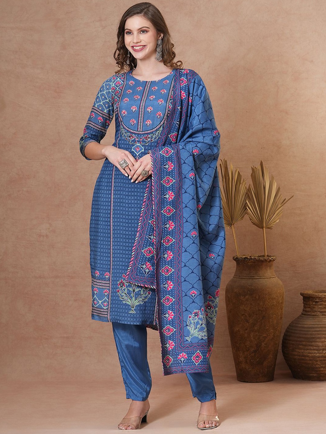 

FASHOR Ethnic Motifs Printed Beads and Stones Straight Kurta With Trousers & Dupatta, Blue