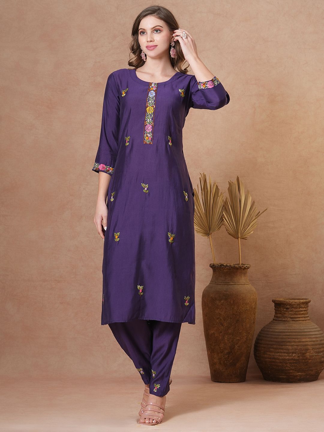 

FASHOR Floral Embroidered Straight Kurta With Trousers, Purple