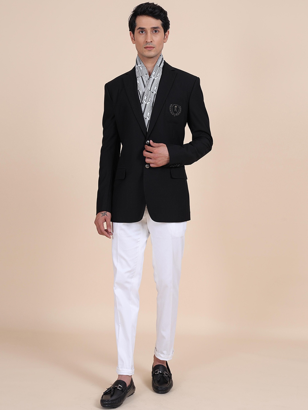 

RR Blue Men Solid Woollen Tailored Fit Single Breasted Blazer, Black