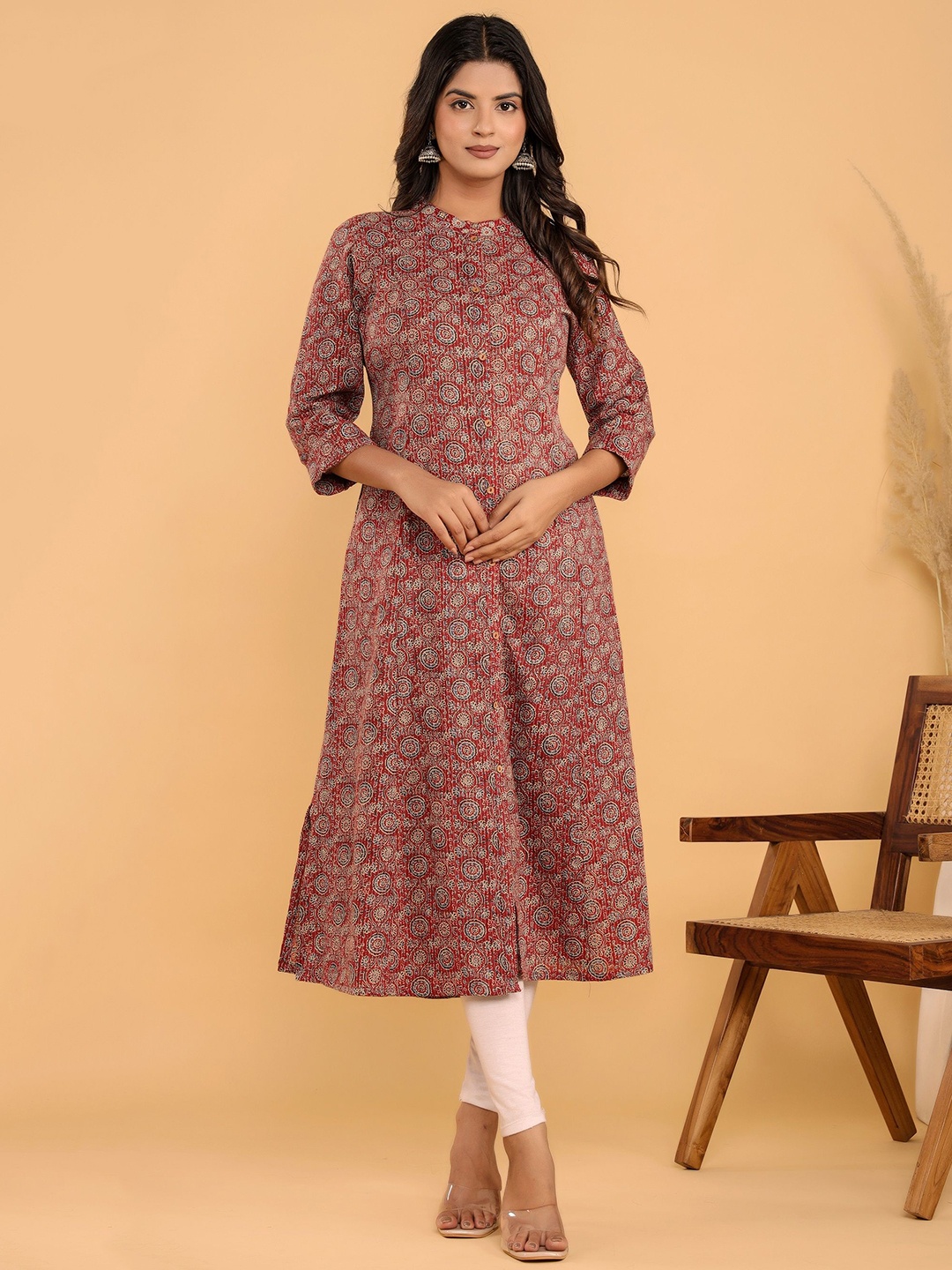 

VASVI Floral Printed Mandarin Collar Three-Quarter Sleeves Regular Pure Cotton Kurta, Maroon