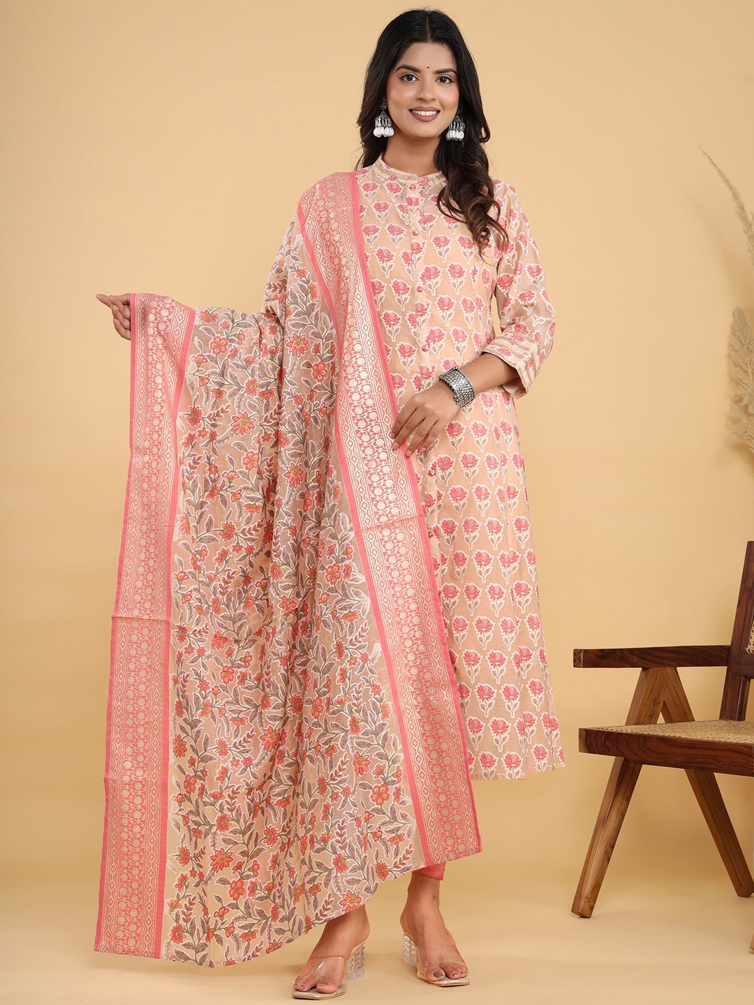 

VASVI Floral Printed Three-Quarter Sleeves Sequinned Chanderi Silk Kurta With Dupatta, Peach