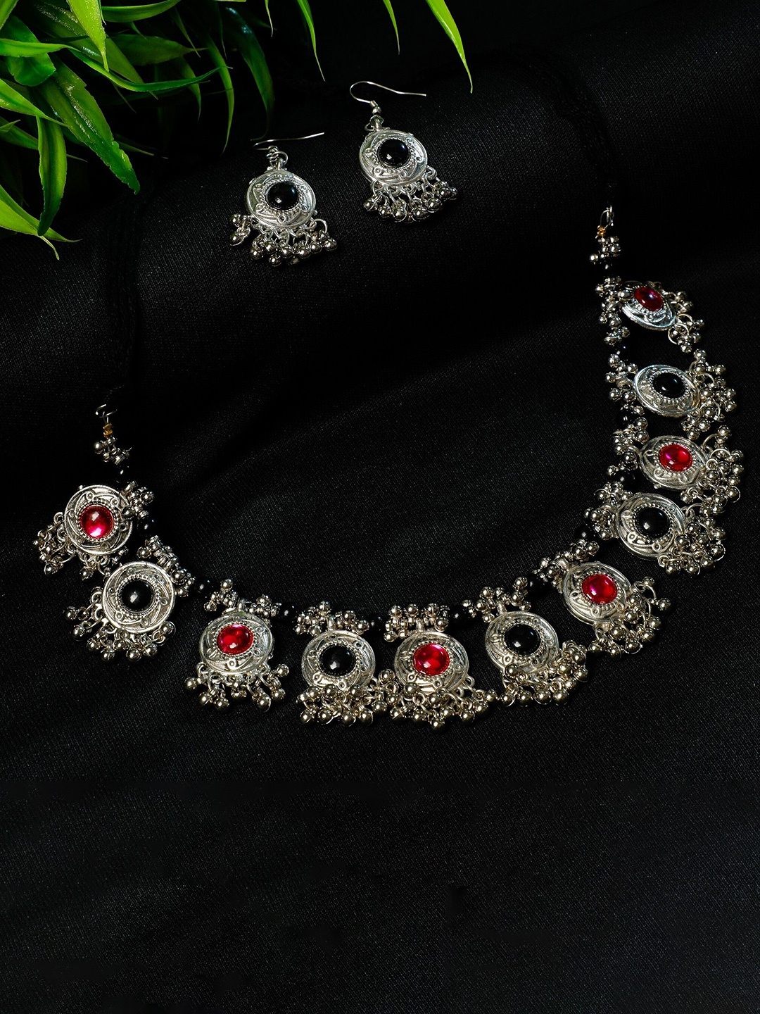 

Oxidized Heaven Sterling Silver Plated Stone Studded & Beaded Jewellery Set