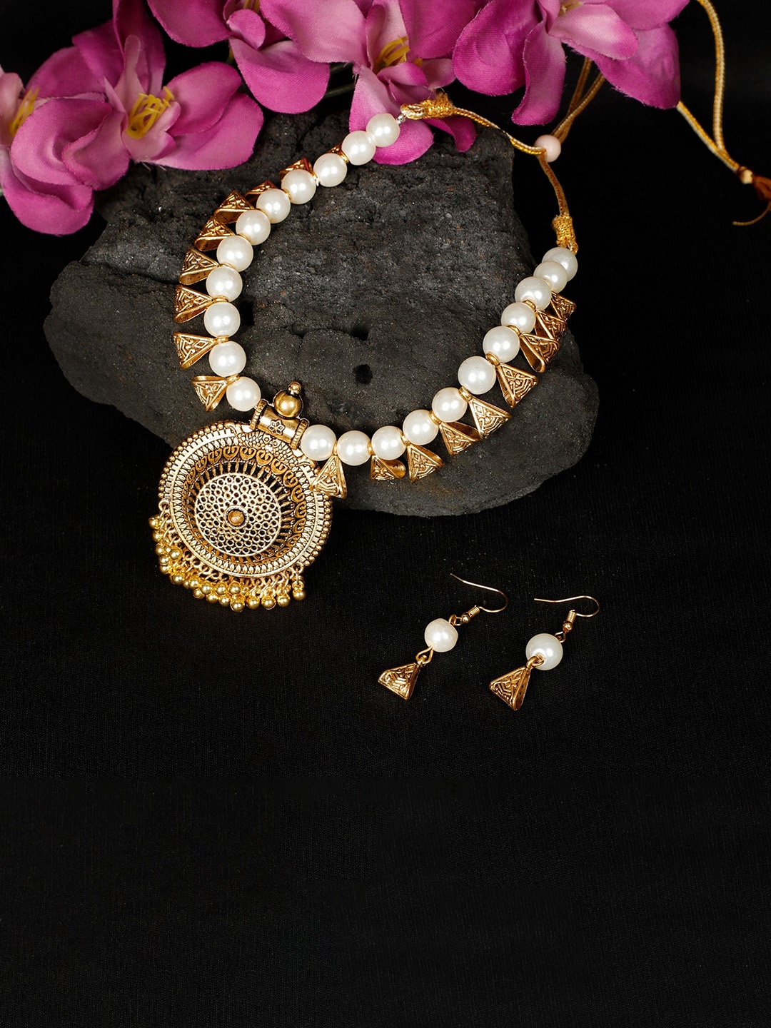 

Oxidized Heaven Gold-Plated Stone Studded & Beaded Jewellery Set