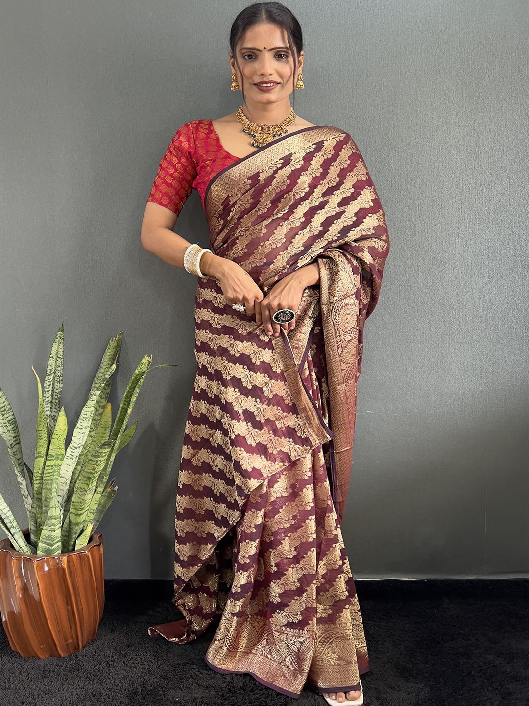 

Mitera Ethnic Motifs Woven Design Zari Saree, Maroon