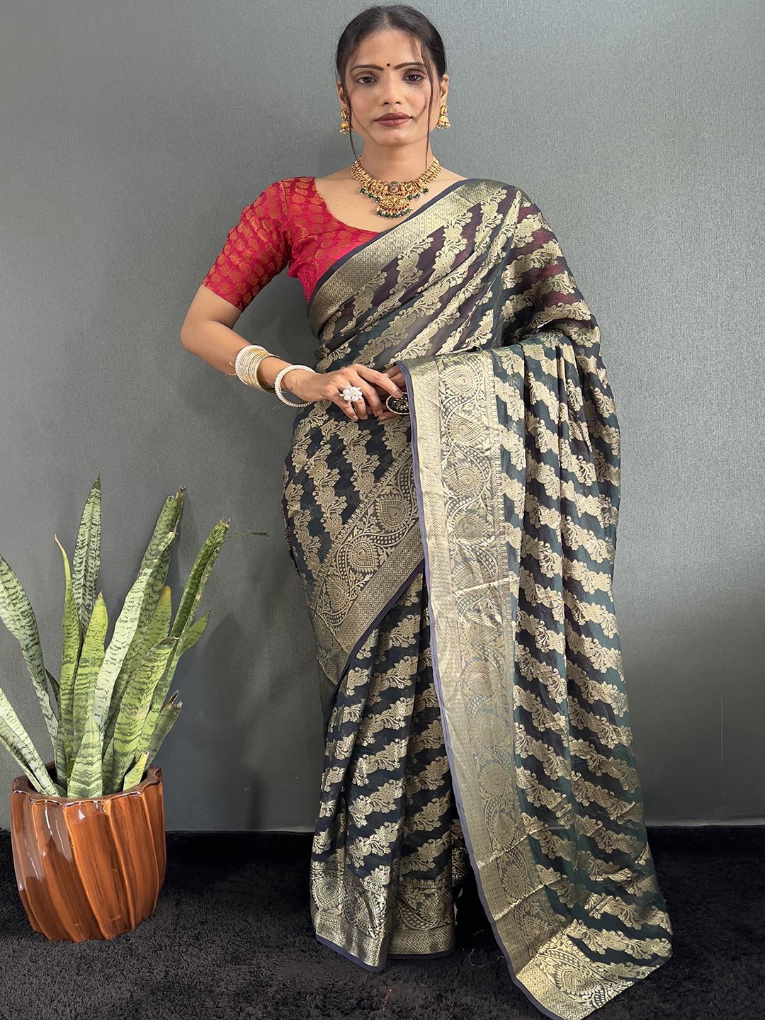 

Mitera Ethnic Motifs Woven Design Zari Saree, Black