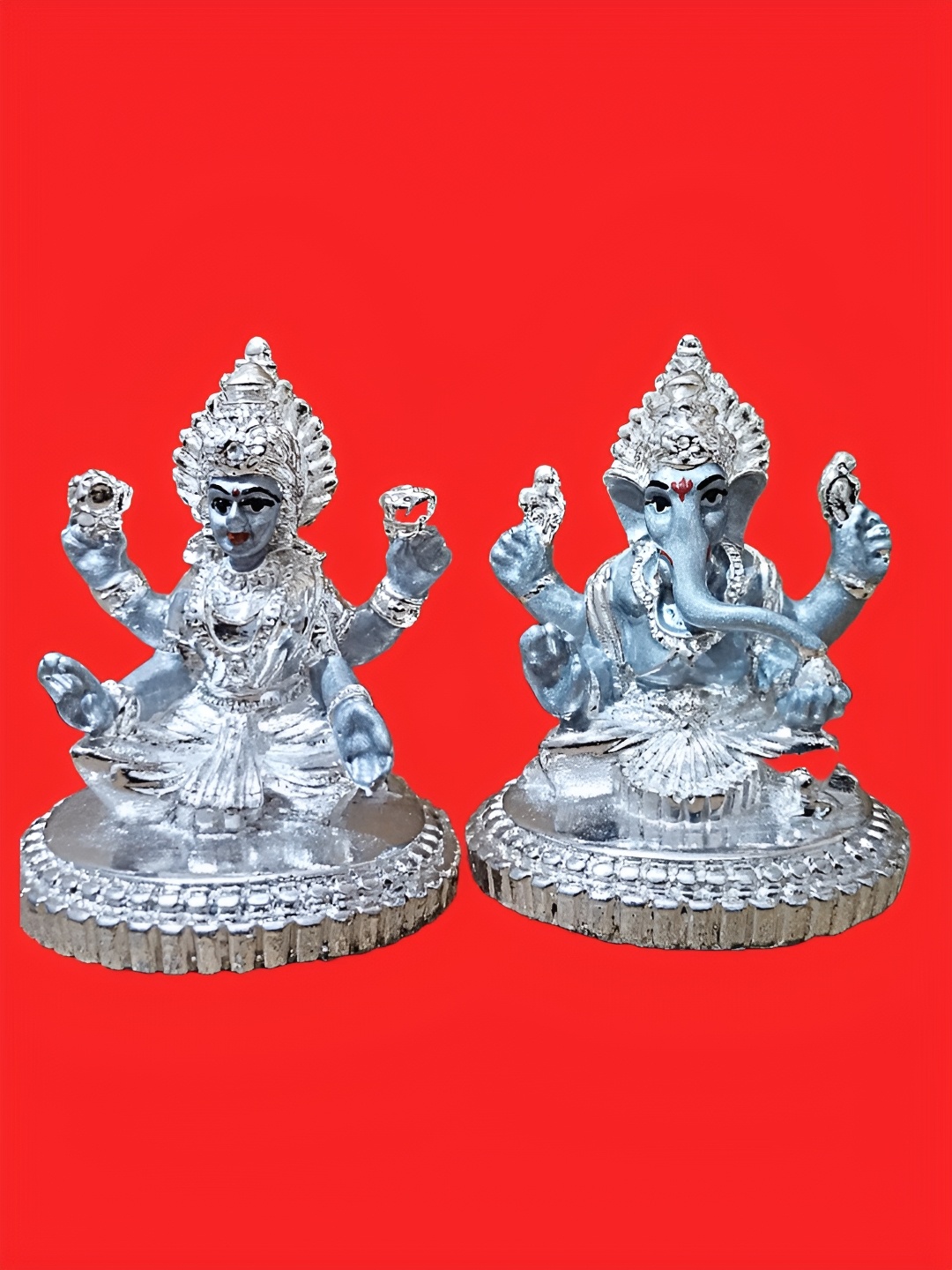 

Funku Fashion Grey & Silver-Toned Lord Lakshmi Ganesh Idol Showpiece