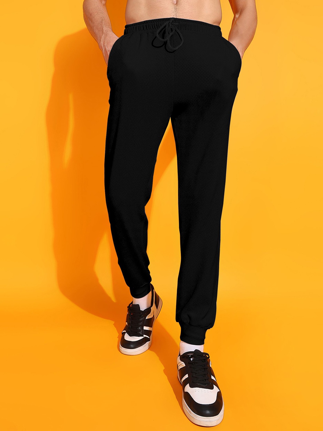 

INDICLUB Men Mid-Rise Joggers, Black