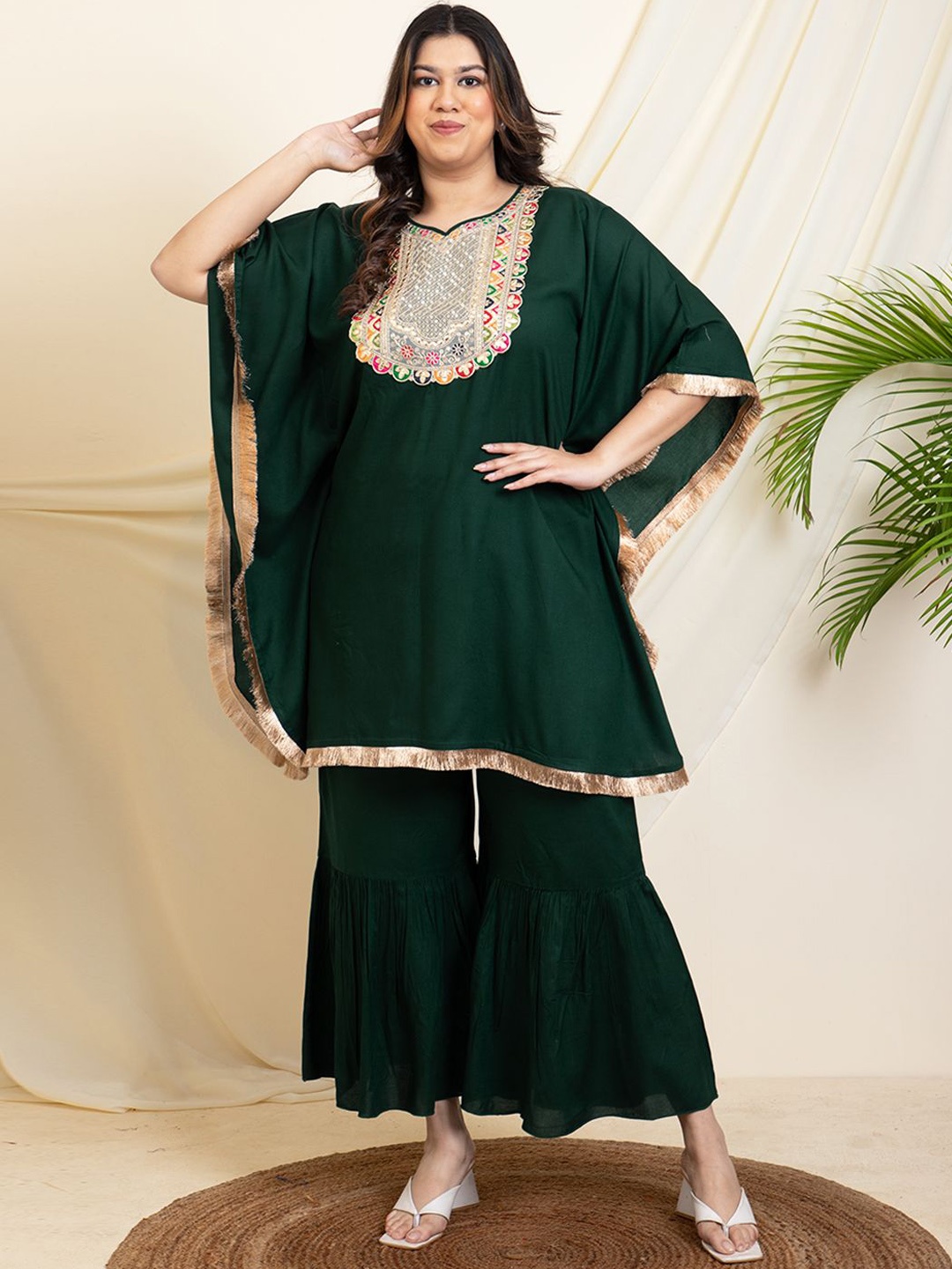 

DEEBACO Plus Size Embroidered Sweetheart Neck Kaftan Top With Sharara, Green