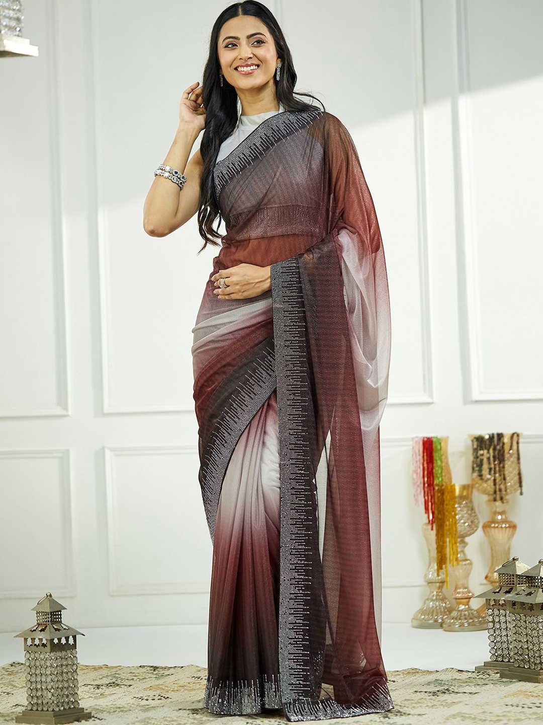 

Satrani Embellished Beads and Stones Colourblocked Net Saree, Brown