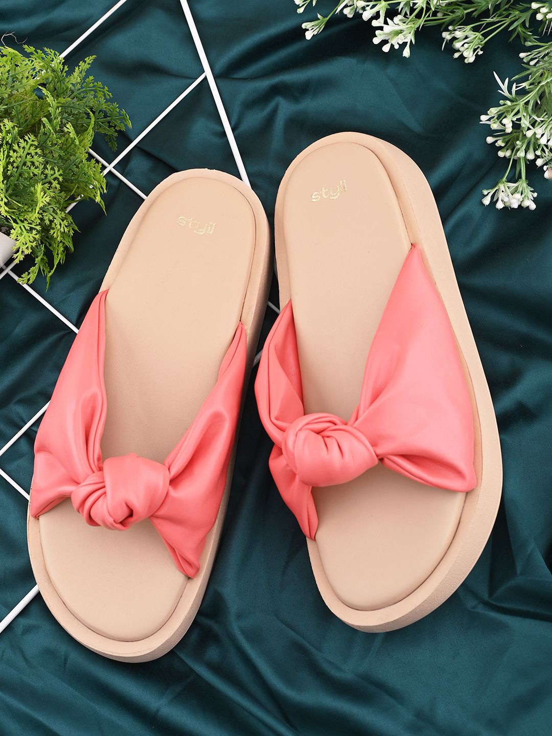 

Styli Women Chunky Flat Wedges, Pink