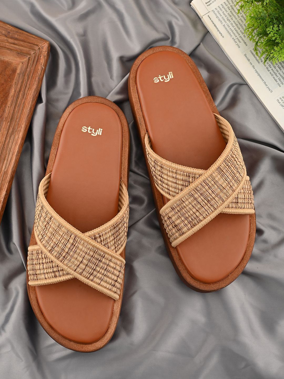 

Styli Women Chunky Flat Wedges, Brown