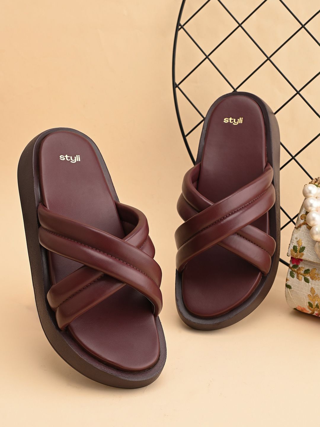 

Styli Women Chunky Flat Wedges, Maroon