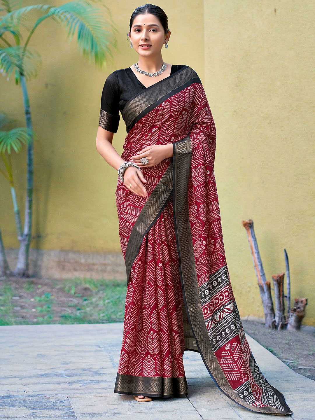 

KALINI Printed Zari Bandhani Saree, Maroon