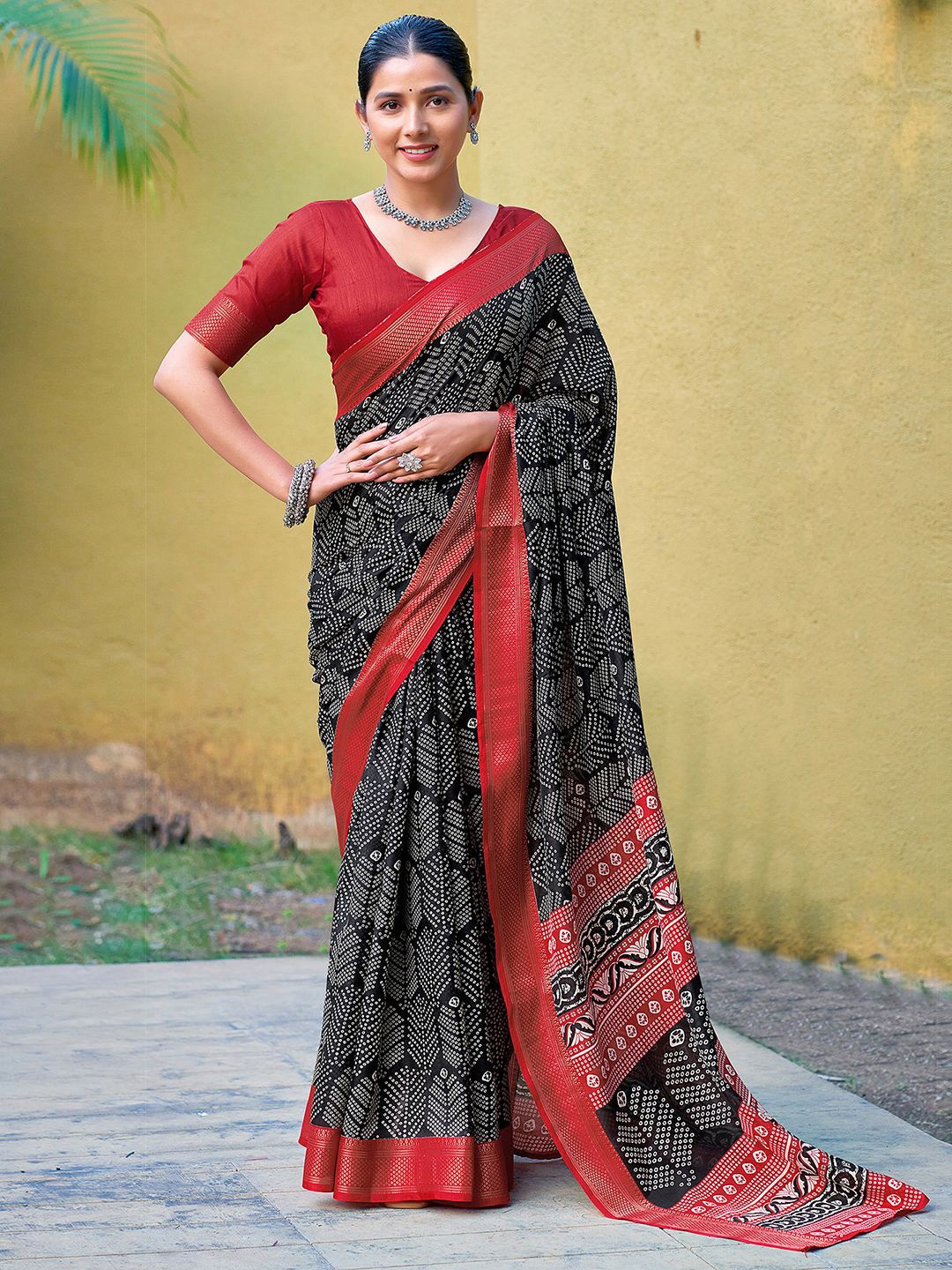 

KALINI Bandhani Printed Bandhani Saree, Black