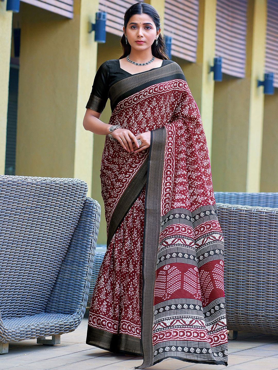 

KALINI Batik Printed Saree With Blouse Piece, Maroon