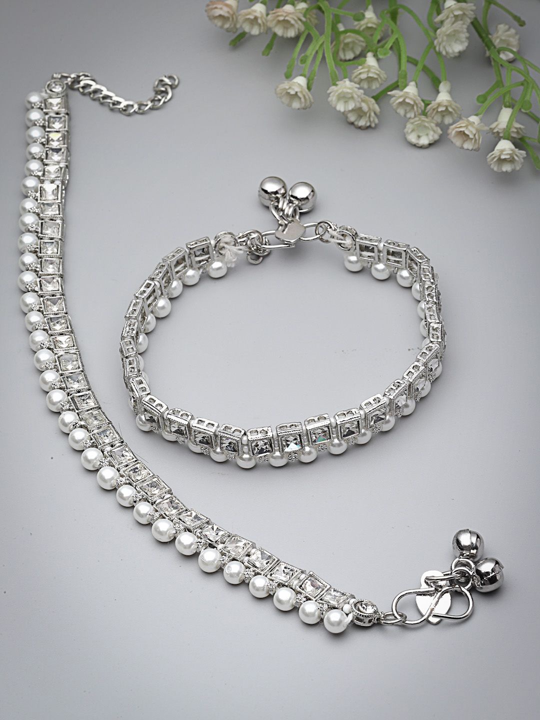 

Sanjog Set Of 2 Silver-Plated Kundan Studded Anklets