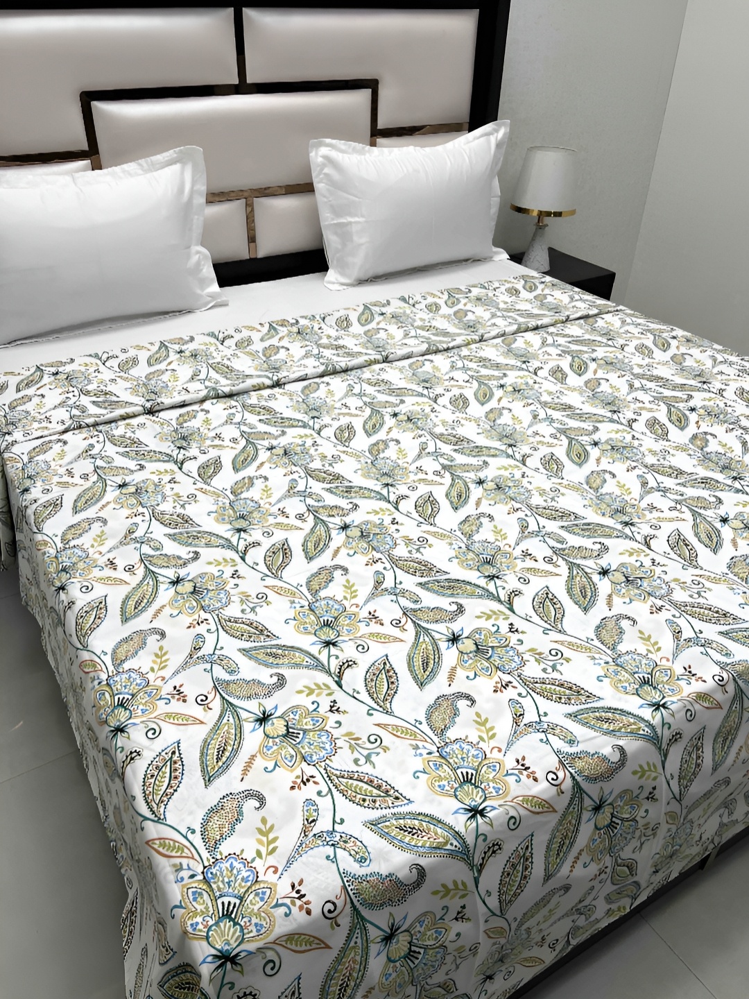 

Pure Decor Batik Guru White Printed Cotton 380TC Super King Size Duvet Cover With Zipper