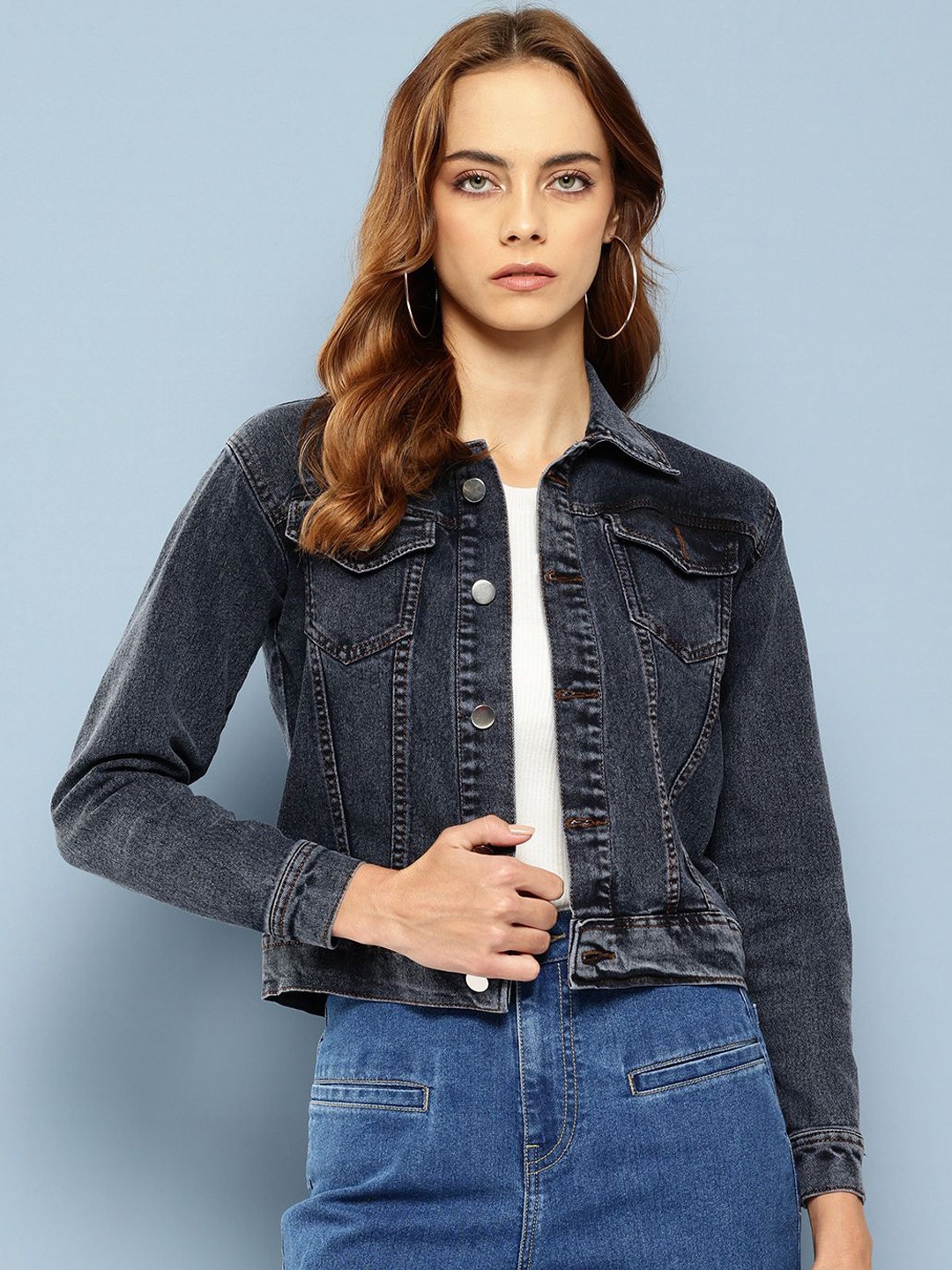 

The Roadster Lifestyle Co. Women Spread Collar Washed Self Design Casual Denim Jacket, Navy blue
