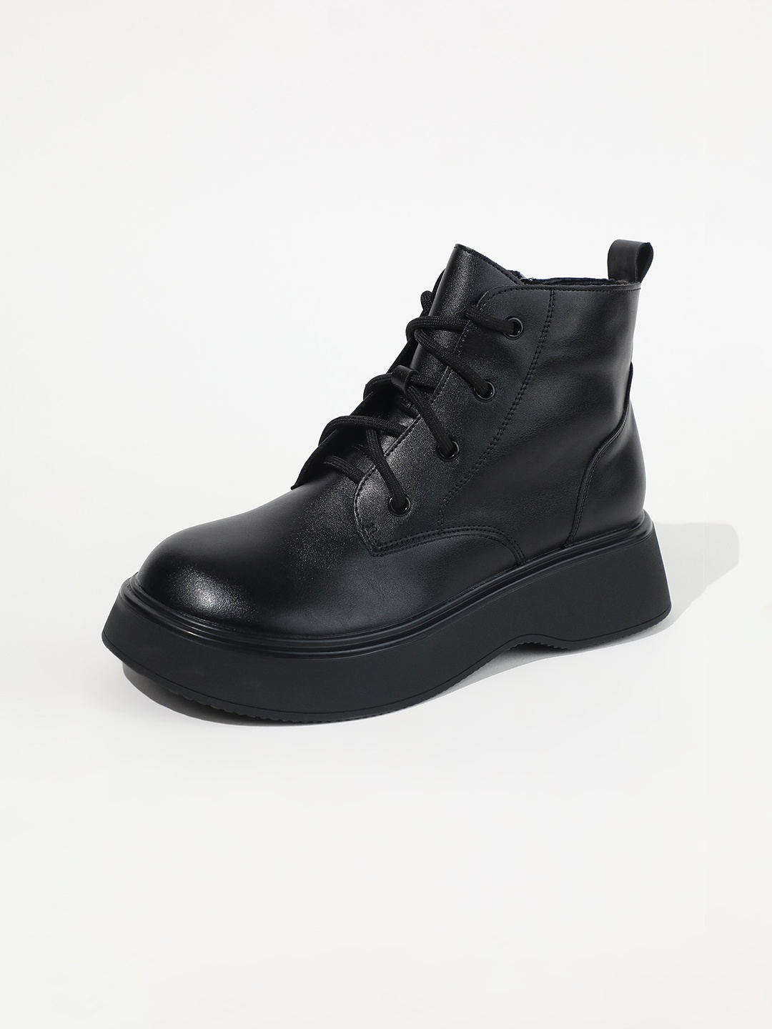 

LULU & SKY Women Lace-Up Rounded Toe Boots, Black