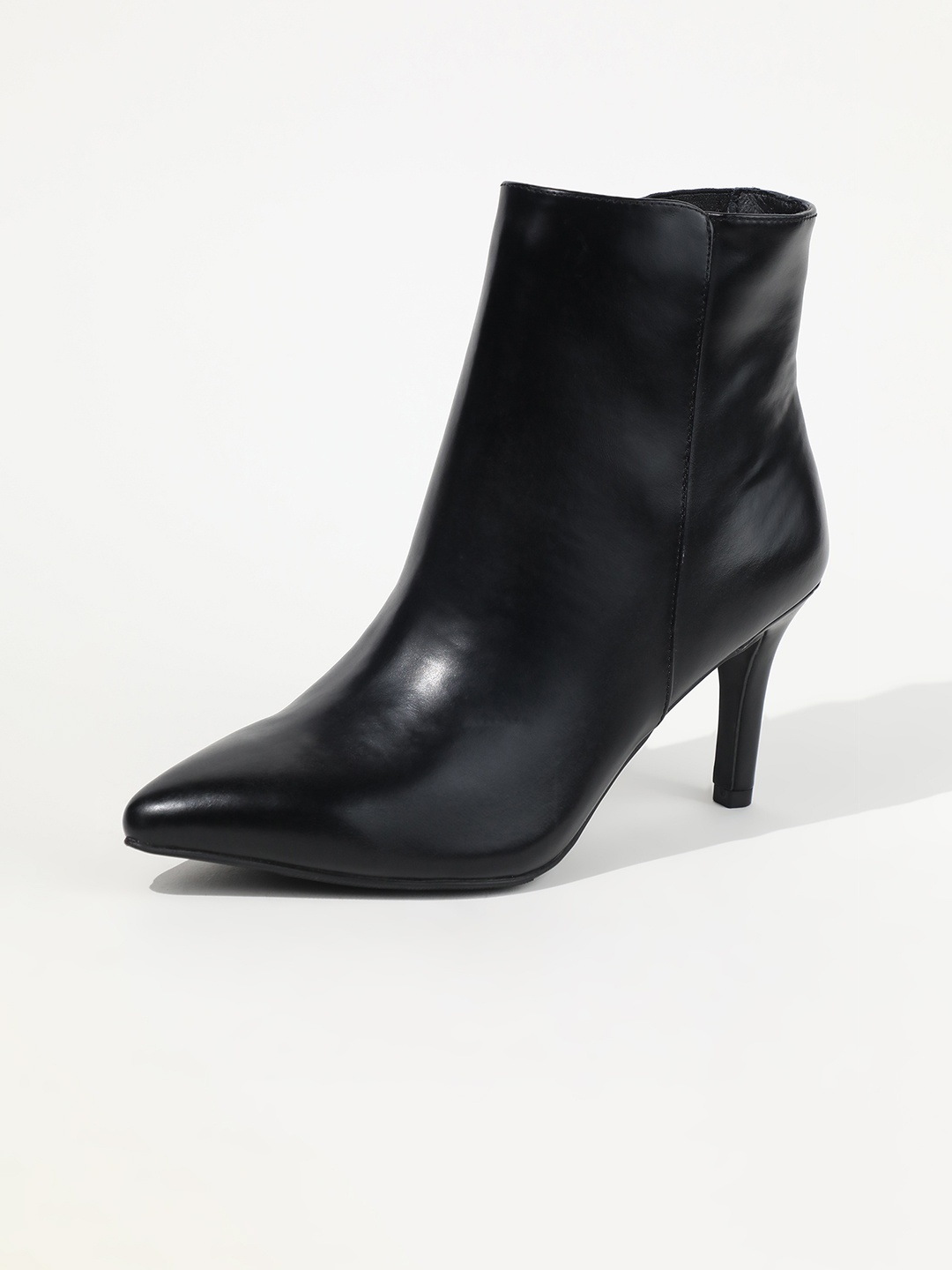 

LULU & SKY Women Pointed Toe Chelsea Boots, Black