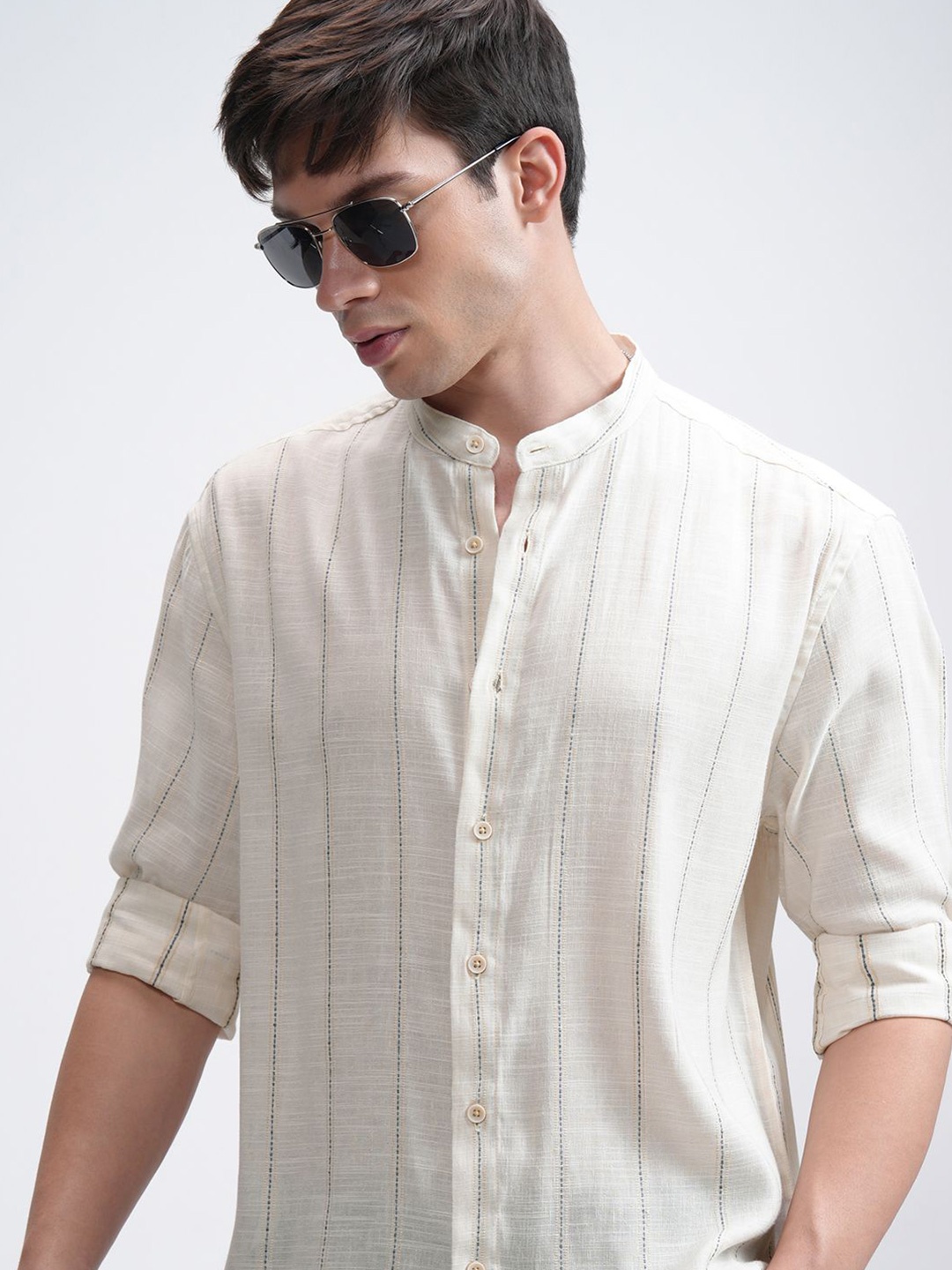 

HIGHLANDER Men Chinelle Yarn Textured Striped Mandarin Collar Relaxed Shirt, White
