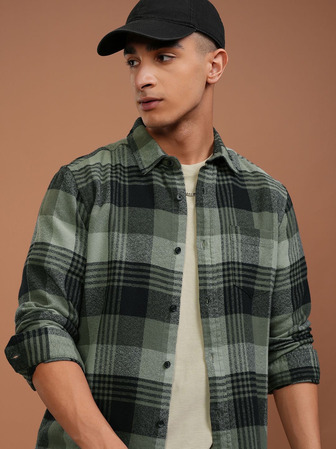 

HIGHLANDER Men Crepe Textured Checked Casual Shirt, Green