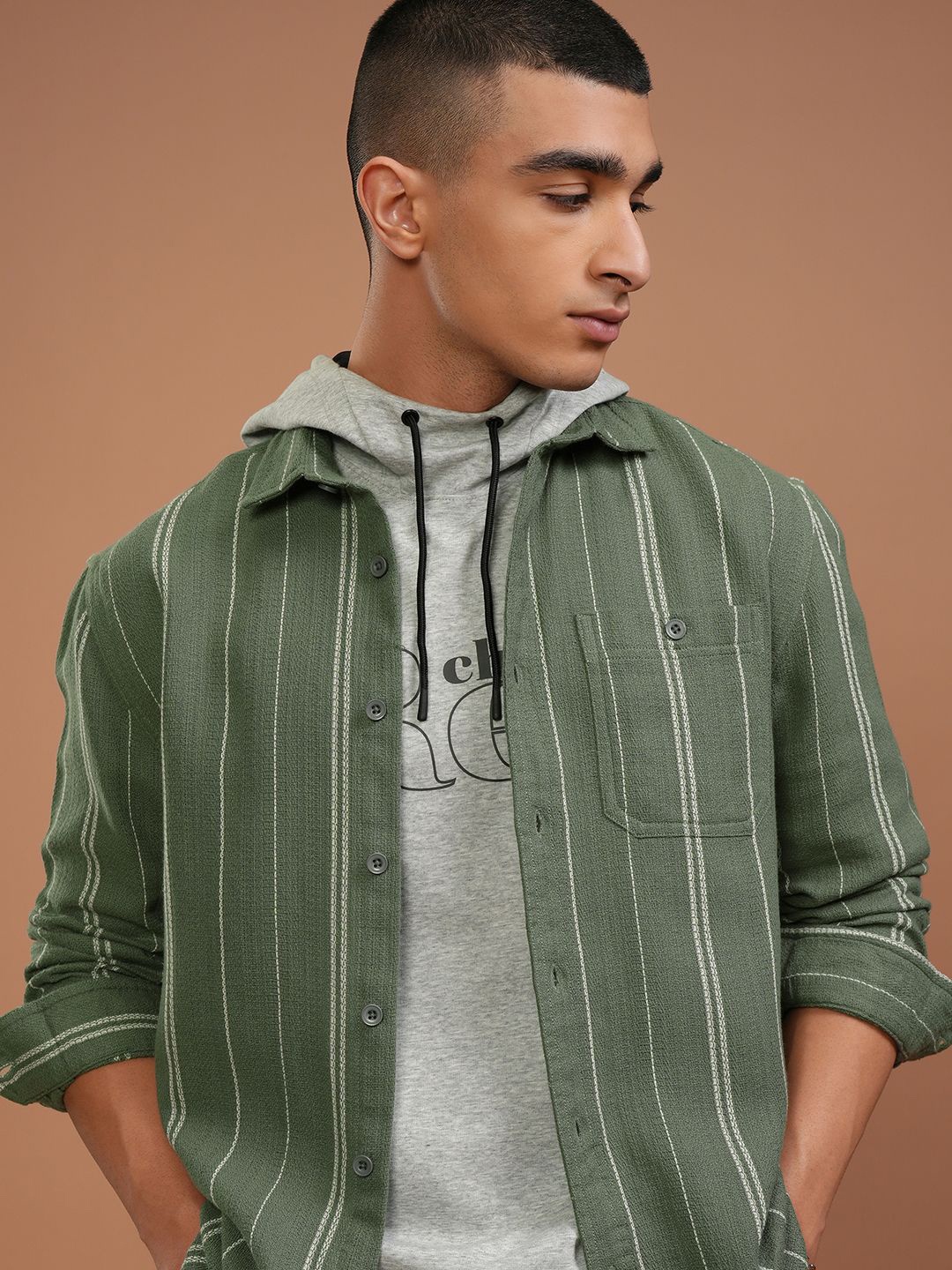 

HIGHLANDER Men Vertical Striped Spread Collar Relaxed Fit Casual Shacket, Green