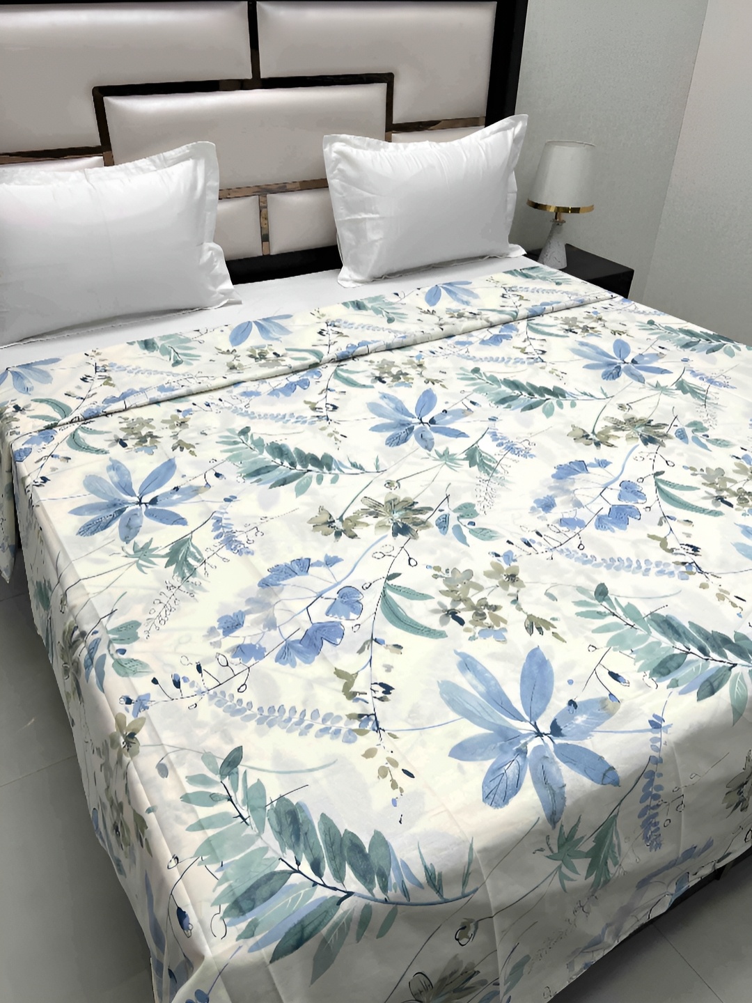 

Pure Decor Batik Guru Cream-Colored Printed Cotton 330TC King Size Duvet Cover With Zipper