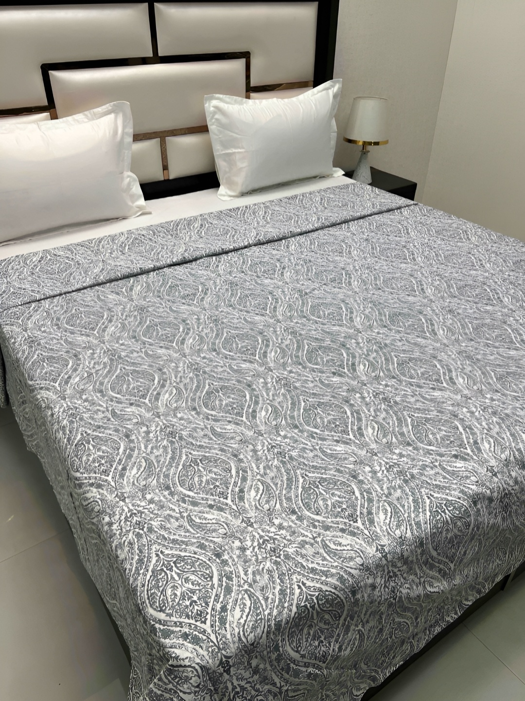 

Pure Decor Batik Guru White Printed Cotton 330TC Super King Size Duvet Cover With Zipper