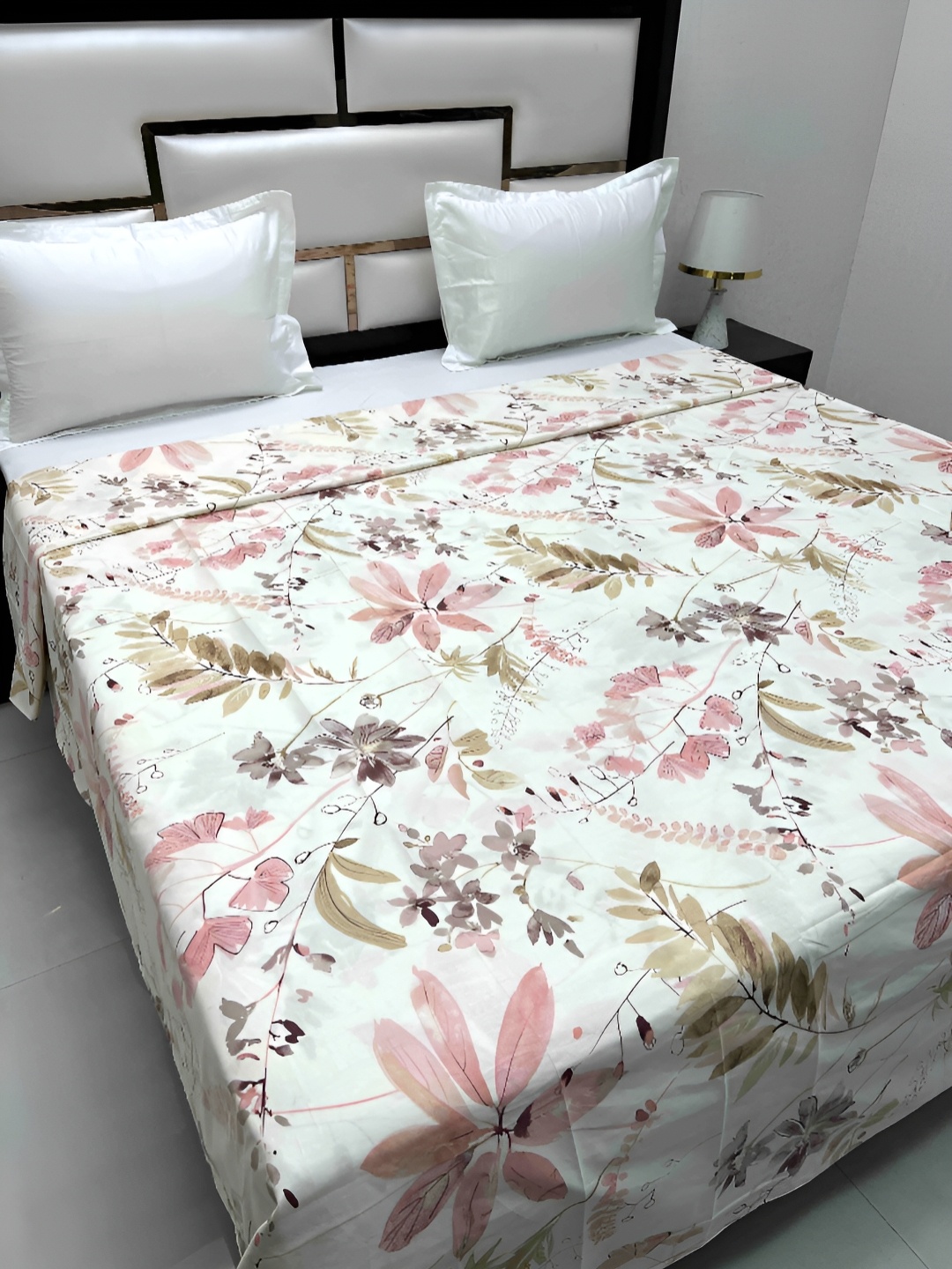 

Pure Decor Batik Guru Cream-Colored Printed Cotton 330TC King Size Duvet Cover With Zipper