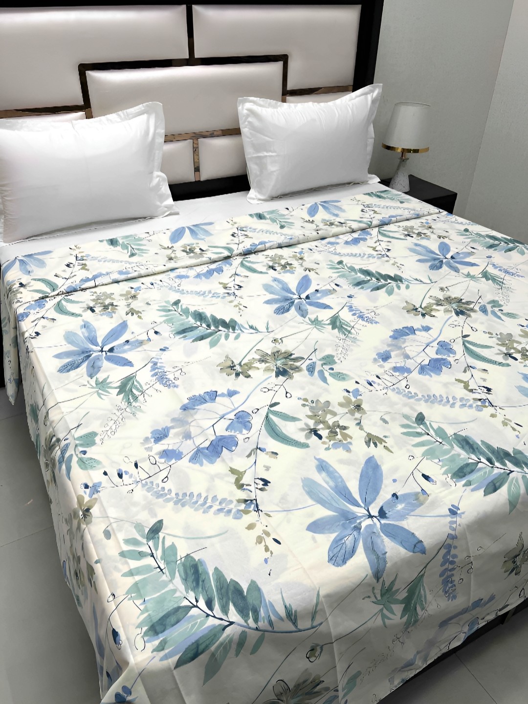 

Pure Decor Batik Guru Cream-Colored Printed Cotton 300 TC King Duvet Cover With Zipper
