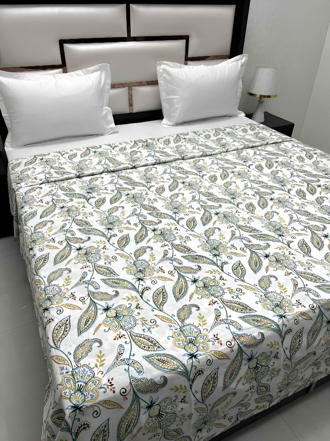 

Pure Decor Batik Guru White Printed Cotton 300 TC Super King Size Duvet Cover With Zipper