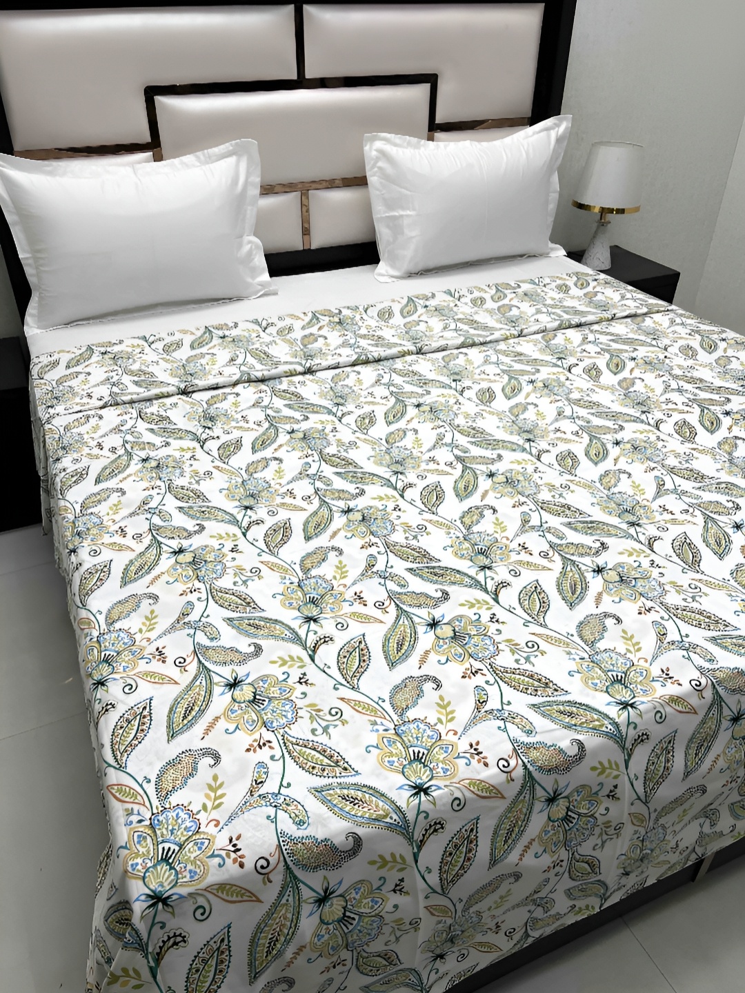 

Pure Decor Batik Guru White Printed Cotton 260TC Super King Size Duvet Cover With Zipper