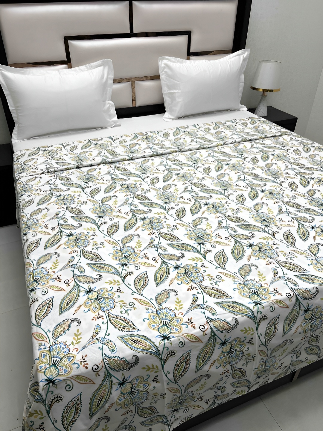 

Pure Decor Batik Guru White Printed Cotton 250TC Super King Size Duvet Cover With Zipper