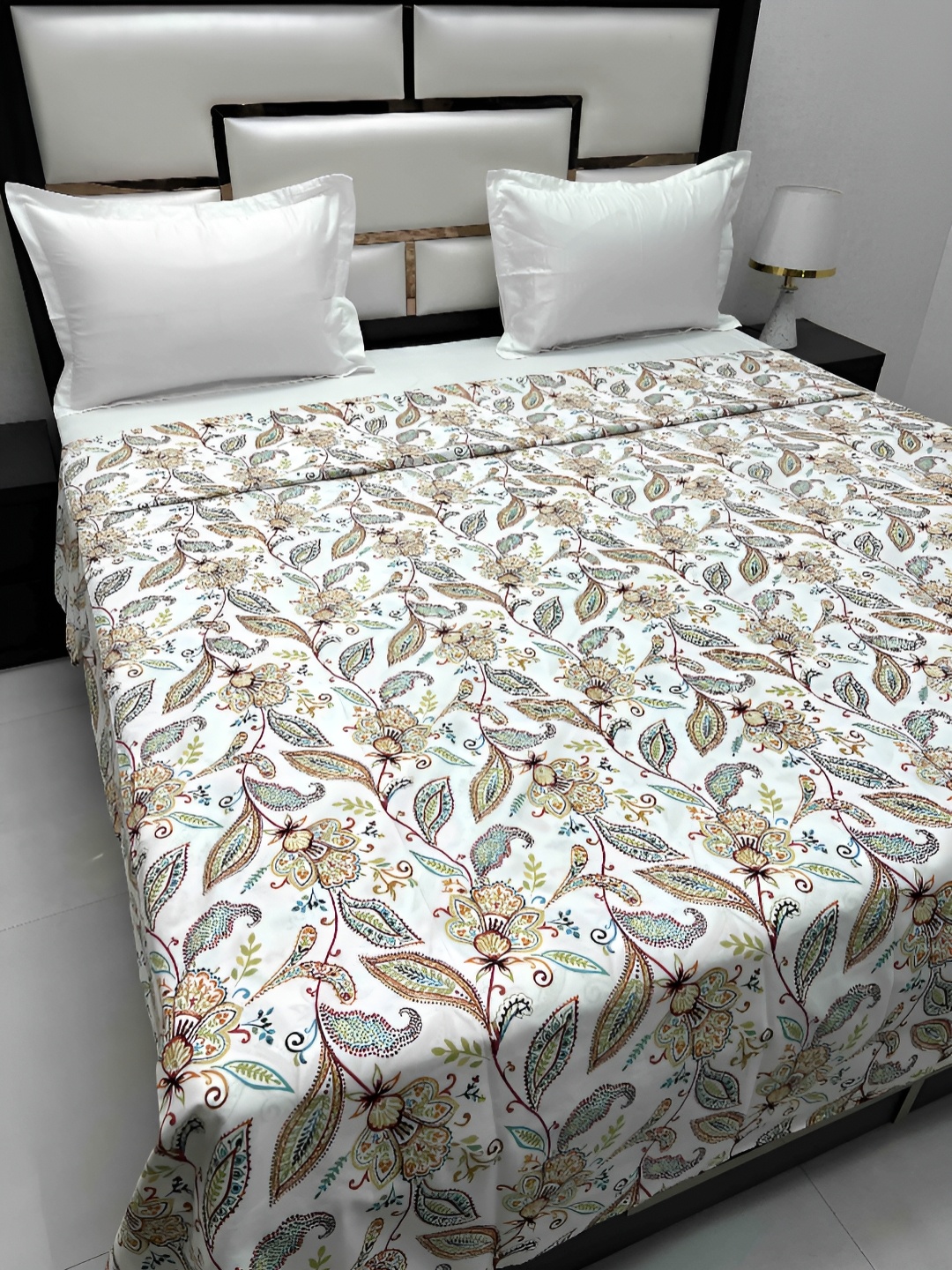 

Pure Decor Batik Guru White Printed Cotton 250TC Super King Size Duvet Cover With Zipper