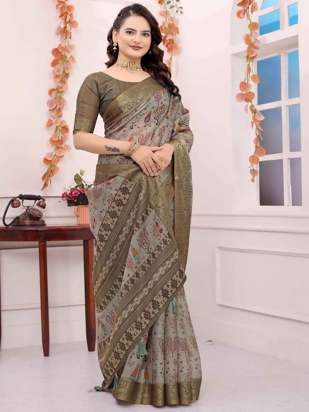 

HEER FASHION Ethnic Motifs Kanjeevaram Saree, Green