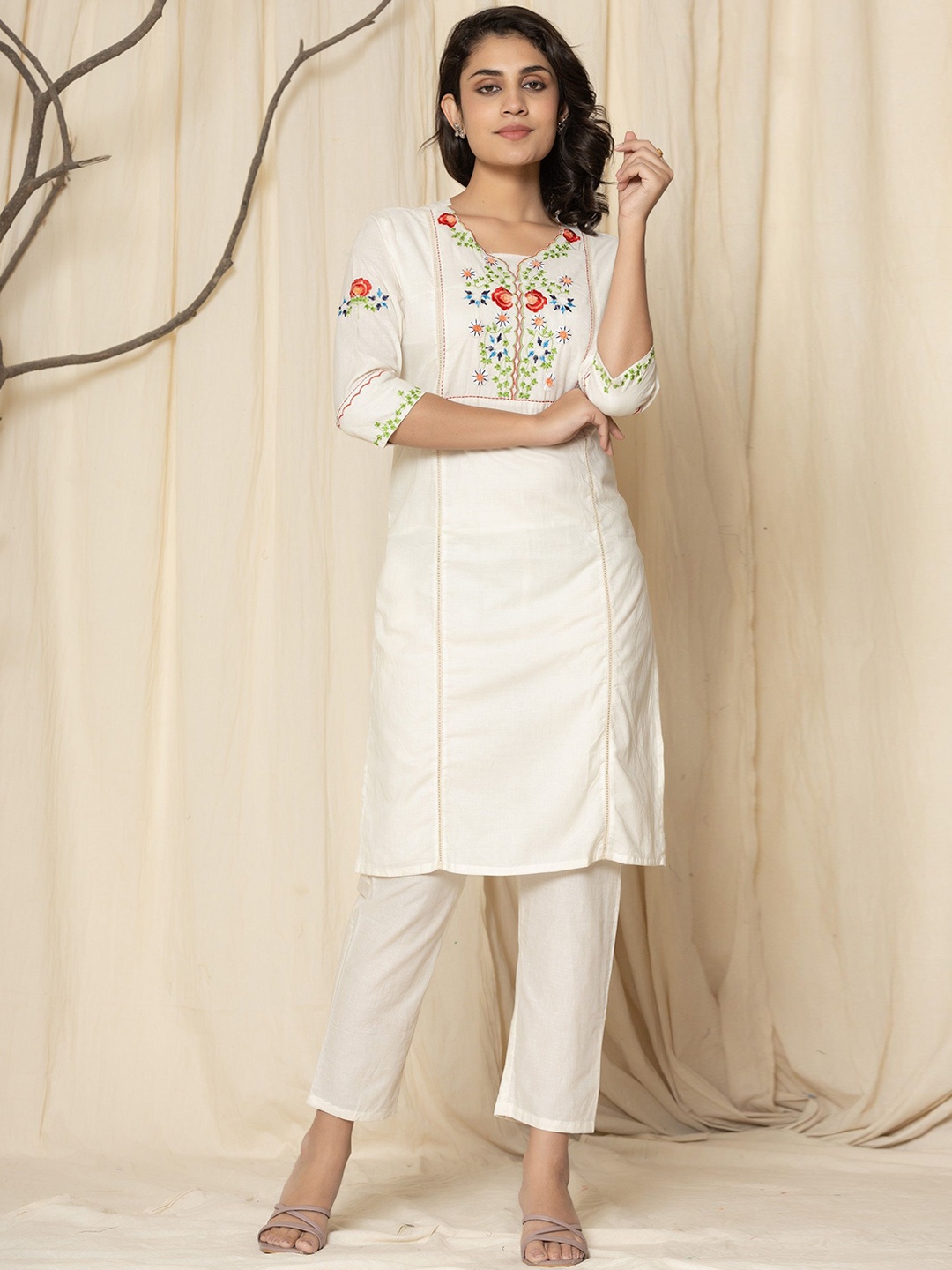 

ALLEN WEAVE Floral Embroidered Pure Cotton Straight Kurta With Trousers, Off white